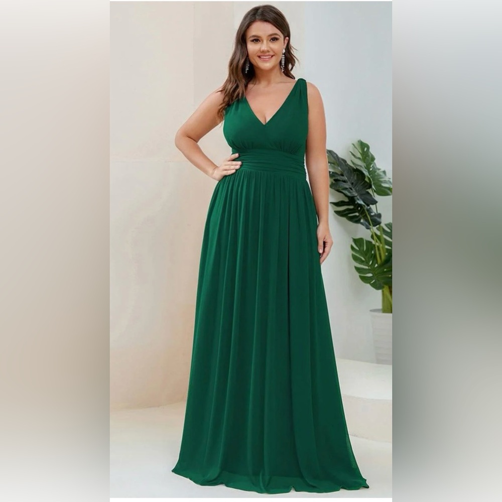 Plus Size Sleeveless V-Neck Chiffon Semi Bridesmaid/ Formal Dress